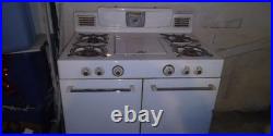 1940s-1950s Estate Vintage Range Oven and Broiler Gas Oven 1940s-1950s Estate Vintage Range Oven and Broiler Gas Oven