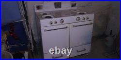 1940s-1950s Estate Vintage Range Oven and Broiler Gas Oven 1940s-1950s Estate Vintage Range Oven and Broiler Gas Oven