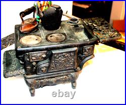 ANTIQUE LIBERTY SALESMAN SAMPLE CAST IRON MINIATURE/TOY STOVE WithACCESSORIES