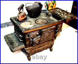 ANTIQUE LIBERTY SALESMAN SAMPLE CAST IRON MINIATURE/TOY STOVE WithACCESSORIES