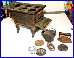 ANTIQUE LIBERTY SALESMAN SAMPLE CAST IRON MINIATURE/TOY STOVE WithACCESSORIES