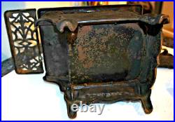 ANTIQUE LIBERTY SALESMAN SAMPLE CAST IRON MINIATURE/TOY STOVE WithACCESSORIES