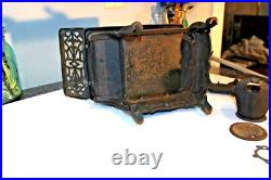 ANTIQUE LIBERTY SALESMAN SAMPLE CAST IRON MINIATURE/TOY STOVE WithACCESSORIES