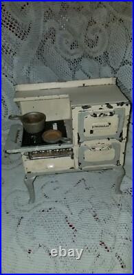 ARCADE PENINSULAR antique doll dollhouse miniature cast iron stove w accessories