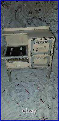 ARCADE PENINSULAR antique doll dollhouse miniature cast iron stove w accessories