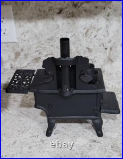 American MINIATURE CAST-IRON STOVE Crescent Salesmans Sample, Vintage Toy NICE
