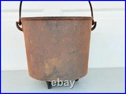 Antique Cast Iron 3 Leg Bean Pot Kettle, Cowboy Campfire, Calderon Gate Mark