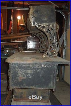 Antique Cast iron stove Acme Triumph, Newark Stove Works Chicago