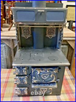 Antique Childs Salesman Sample Cook Stove Unique HTF Style Bucks Junior 4 Mark