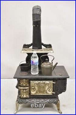 Antique Dollys Favorite Cast Iron Childs Salesman Sample Stove by Favorite Stove