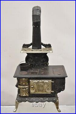 Antique Dollys Favorite Cast Iron Childs Salesman Sample Stove by Favorite Stove