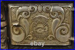 Antique Dollys Favorite Cast Iron Childs Salesman Sample Stove by Favorite Stove