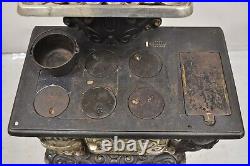 Antique Dollys Favorite Cast Iron Childs Salesman Sample Stove by Favorite Stove