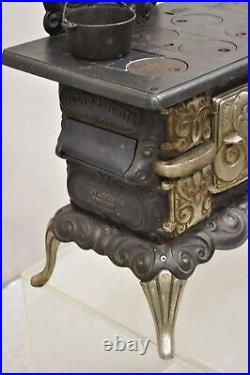 Antique Dollys Favorite Cast Iron Childs Salesman Sample Stove by Favorite Stove