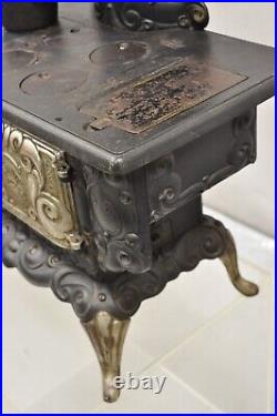Antique Dollys Favorite Cast Iron Childs Salesman Sample Stove by Favorite Stove