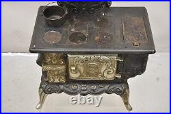 Antique Dollys Favorite Cast Iron Childs Salesman Sample Stove by Favorite Stove