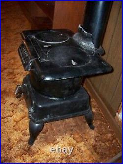 Antique Leighton Supply Co. LEICO #90 Cast Iron Wood Stove with Burner Plates