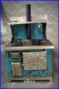 Antique Novelty Salesman Sample Stove Miniature Cast Iron Wood/Coal c1900