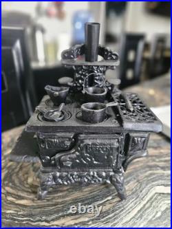 Antique Resident cast iron stove vendor model