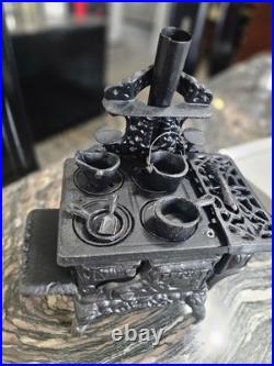 Antique Resident cast iron stove vendor model