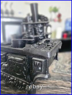 Antique Resident cast iron stove vendor model