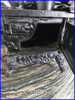 Antique Resident cast iron stove vendor model