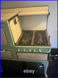 Antique Stove Set Up for Natural Gas. Great Shape. All Original