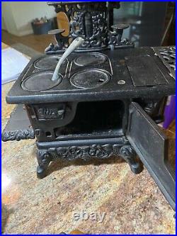 Antique cast iron miniature stove toy CRESCENT MODEL-BLACK EXCELLENT CONDITION Antique cast iron miniature stove toy CRESCENT MODEL-BLACK EXCELLENT CONDITION