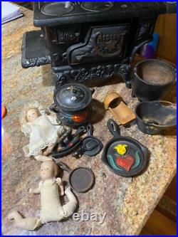 Antique cast iron miniature stove toy CRESCENT MODEL-BLACK EXCELLENT CONDITION Antique cast iron miniature stove toy CRESCENT MODEL-BLACK EXCELLENT CONDITION