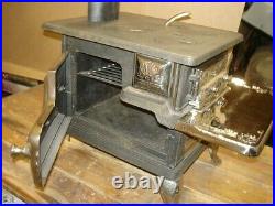 Beautiful Antique Salesman Sample Royal American Cast Iron Wood Cook Stove Oven