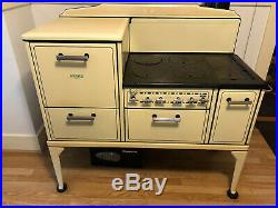 Beautiful vintage (1930s) Spark cast-iron gas range in great condition