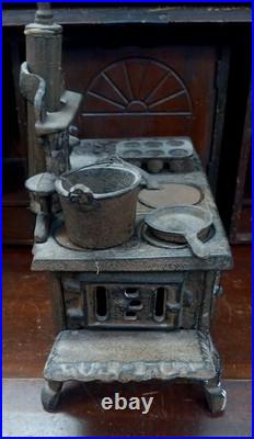 CRESCENT Vintage Large Cast Iron Wood Stove Pots Pans Salesman Sample Toy CRESCENT Vintage Large Cast Iron Wood Stove Pots Pans Salesman Sample Toy