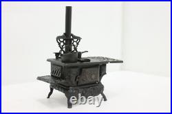 Crescent Vintage Cast Iron Miniature Stove & Pots #52097 Crescent Vintage Cast Iron Miniature Stove & Pots #52097