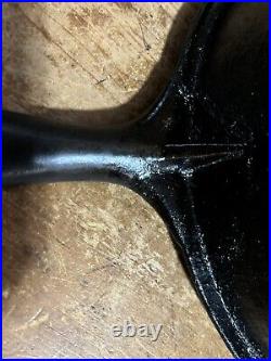 Fancy Handle 1800's Cast Iron Skillet Pan With Tulip Handle & Gate Mark 11