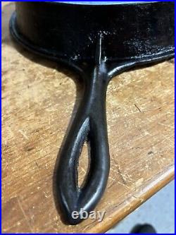 Fancy Handle 1800's Cast Iron Skillet Pan With Tulip Handle & Gate Mark 11