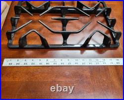 GE Gas Stove #JGSP28BEK2BB Two (2) Grates Preowned Part #WB31T10111 Cast Iron GE Gas Stove #JGSP28BEK2BB Two (2) Grates Preowned Part #WB31T10111 Cast Iron
