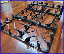 GE Gas Stove #JGSP28BEK2BB Two (2) Grates Preowned Part #WB31T10111 Cast Iron GE Gas Stove #JGSP28BEK2BB Two (2) Grates Preowned Part #WB31T10111 Cast Iron