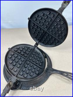 Griswold Cast Iron #8 The American Waffle Iron, Finger Hinge Version Griswold Cast Iron #8 The American Waffle Iron, Finger Hinge Version