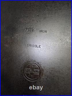 Griswold Cast Iron Griddle 10, No Cracks, clean and flat Griswold Cast Iron Griddle 10, No Cracks, clean and flat