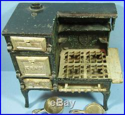 Kent Original Old Cast Iron Toy Cook Stove & Two Matching Pans T39