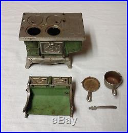 Kenton Toys Favorite Cast Iron & Nickel Toy Stove with 2 Pans & 2 Burner Covers