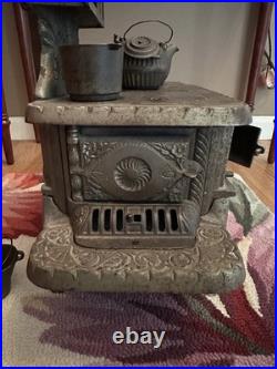 Late 19th-century cast iron salesman sample stove marked Eclipse Late 19th-century cast iron salesman sample stove marked Eclipse