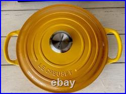 Le Creuset? Dutch Oven Yellow