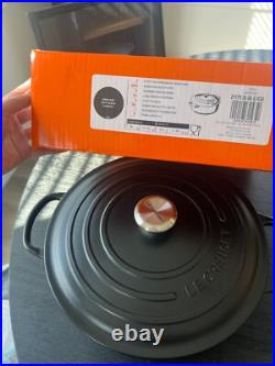 Le Creuset Enameled Cast Iron Signature Round Wide Dutch Oven, 6.75 qt, Licorice Le Creuset Enameled Cast Iron Signature Round Wide Dutch Oven, 6.75 qt, Licorice