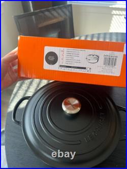 Le Creuset Enameled Cast Iron Signature Round Wide Dutch Oven, 6.75 qt, Licorice Le Creuset Enameled Cast Iron Signature Round Wide Dutch Oven, 6.75 qt, Licorice