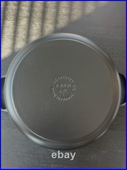 Le Creuset Enameled Cast Iron Signature Round Wide Dutch Oven, 6.75 qt, Licorice Le Creuset Enameled Cast Iron Signature Round Wide Dutch Oven, 6.75 qt, Licorice