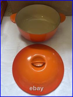 Le Creuset Heritage Style Cast Iron Orange / Flame Vintage New Rare Le Creuset Heritage Style Cast Iron Orange / Flame Vintage New Rare