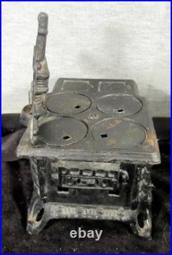 Lot Of Graycraft Cast Iron Stoves And Accessories Lot Includes Th (ezs002648)