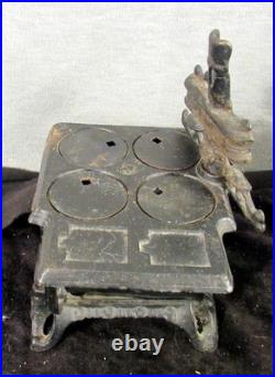 Lot Of Graycraft Cast Iron Stoves And Accessories Lot Includes Th (ezs002648)