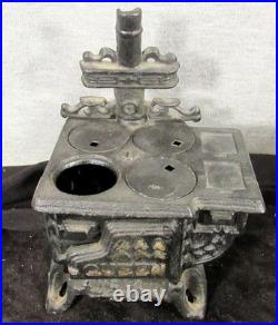 Lot Of Graycraft Cast Iron Stoves And Accessories Lot Includes Th (ezs002648)